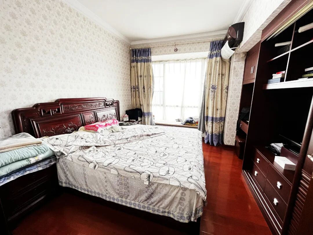 天河北总价1600万四房 |   金碧翡翠华庭，162平四房，近地铁、急售！