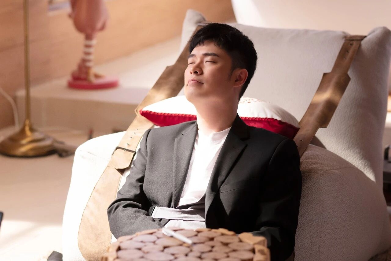 陈赫也被查税了？李佳航退出微博？汪涵拍完老坛酸菜就吐？王艳婆家出尔反尔？杨丞琳给老公戴绿帽？