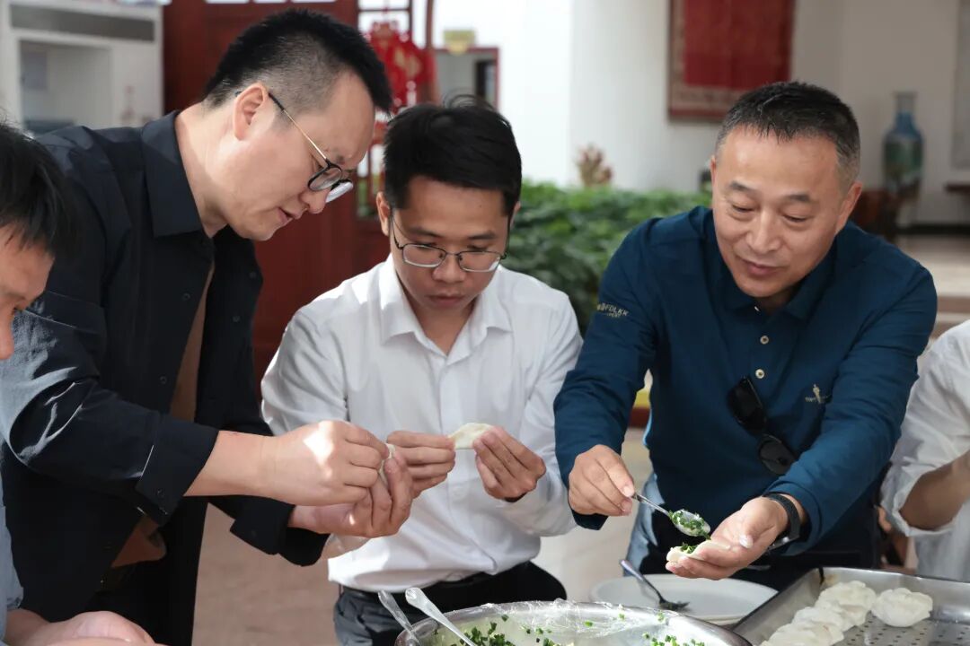 包饺子.JPG