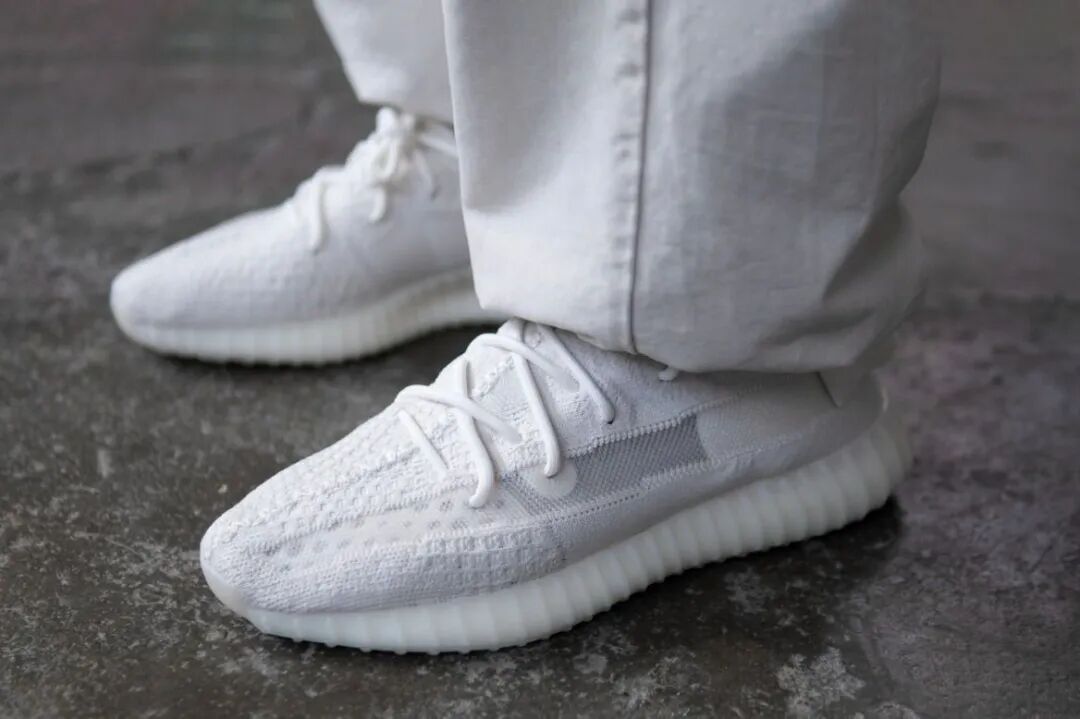 「冰蓝」yeezy boost 350 v2货号:b37571-2021发售价格:1899 元市场