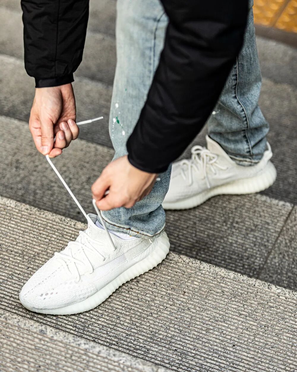 今年春天最难抢的小白鞋 纯白 Yeezy 350 又来了 提前开箱上脚 Nft