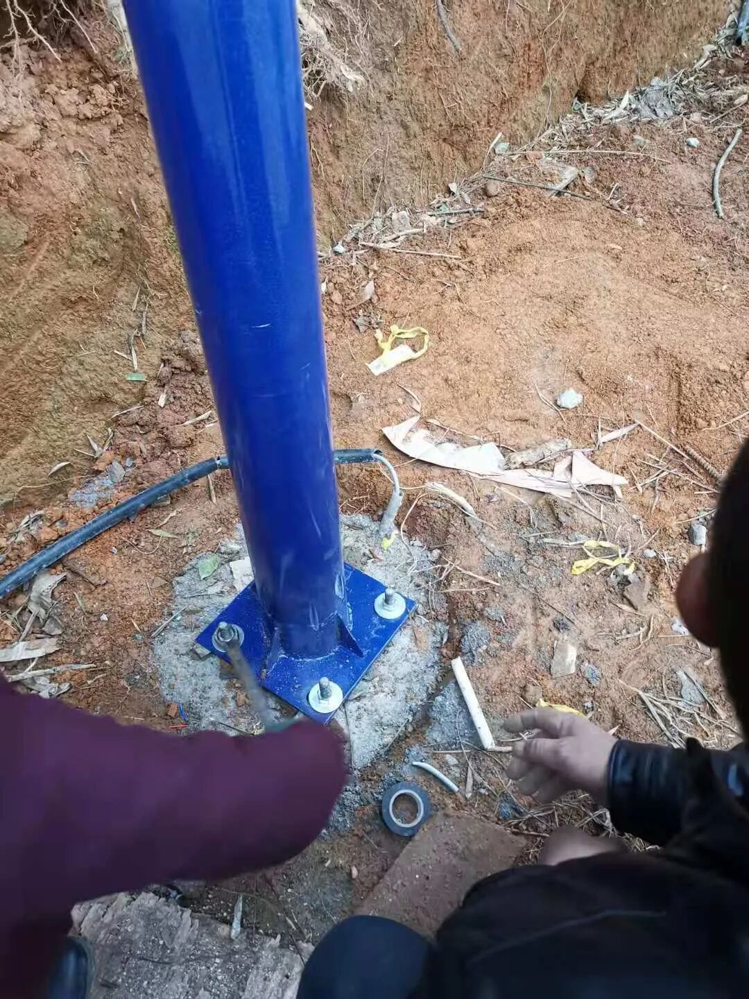 新农村安装路灯