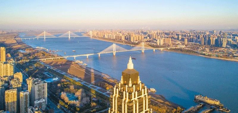 武汉双层全景观光巴士来了，今起免费预约→