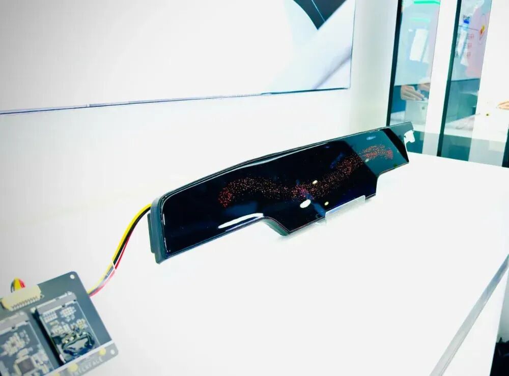 4大新趋势凸显，LED车灯智能化提速