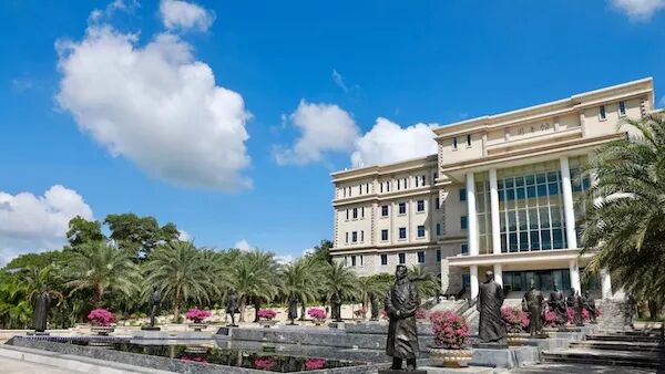 三亚学院旅游与酒店管理学院2019年招聘公告