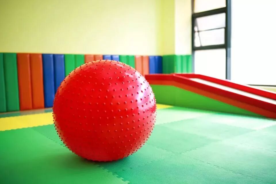 器械区有什么器械【详解】平衡木、羊角球、大滑板......这些感统器械都有什么用？_https://www.jmylbn.com_新闻资讯_第7张