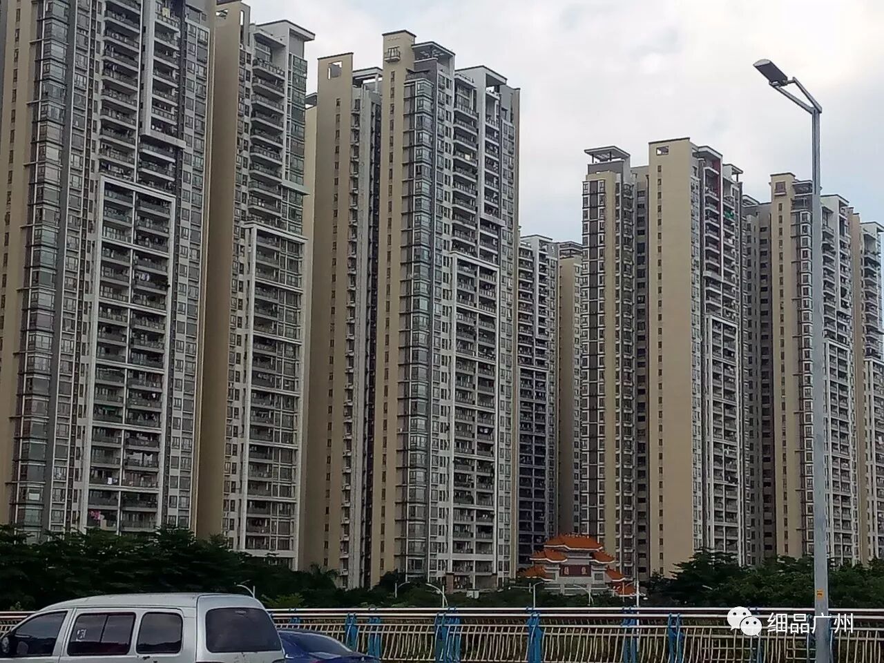 猎德新村,黄色的牌坊