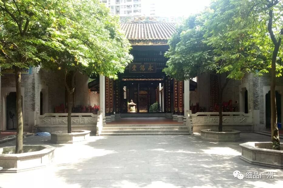 这是猎德新村新修的祠堂,从前的当然没有这么大气