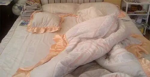 被子里的螨虫咬人吗_怎么判断是螨虫咬的包_螨虫咬人后症状图片