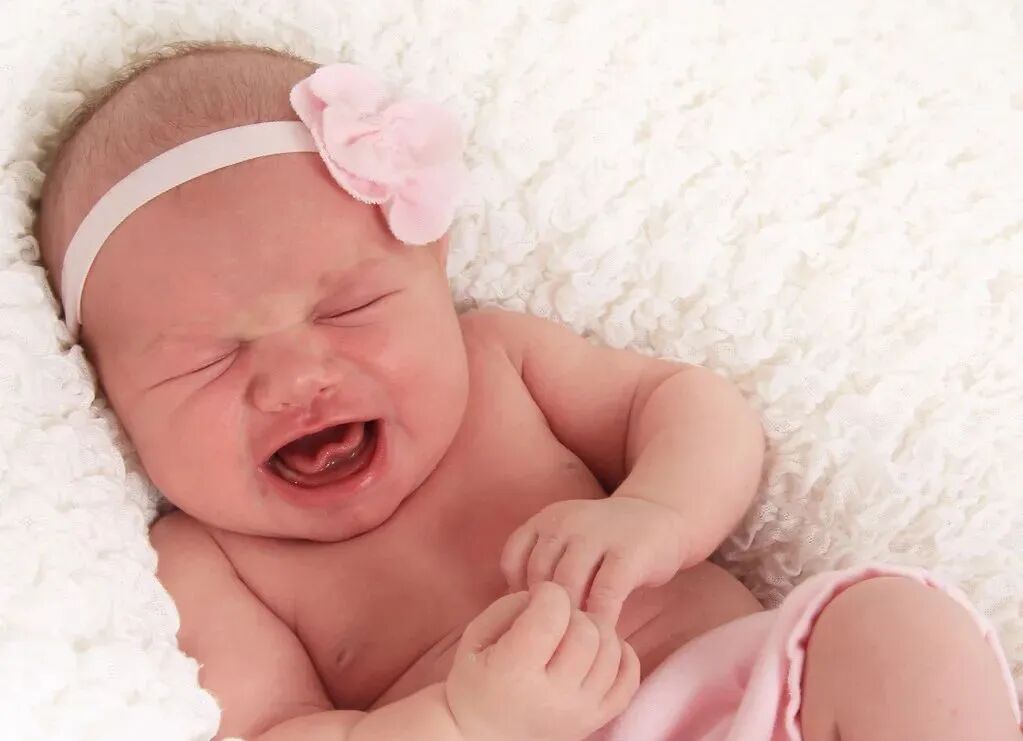 为什么剪脐带要先夹住胎儿一出生就会哭，不是剪脐带疼也不是饿得难受，而是这2个原因_https://www.jmylbn.com_新闻资讯_第5张