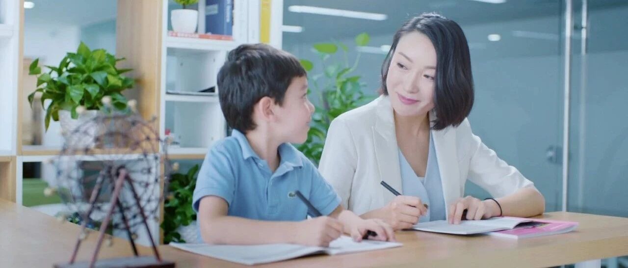 最美逆行者，美颜抵挡不住的“黑眼圈”：你依旧很美