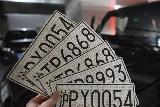 公安机关核发的临时号牌不得超过两次