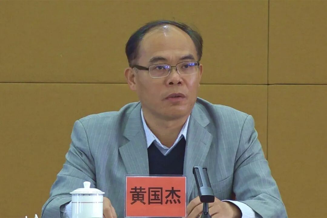 黄国杰要求,通过党史学习教育,进一步牢固树立核心意识,坚定执行党的