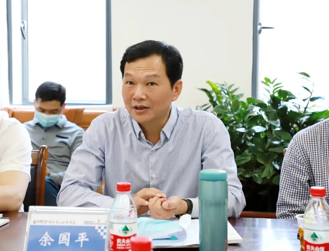 清远敏惠汽车零部件有限公司,与两家企业负责人面对面座谈交流,余国平