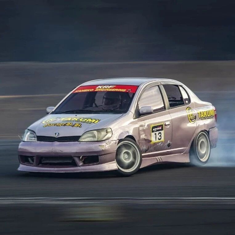 280匹夏利2000 走直线是不可能的