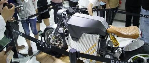 售价近58万纯电摩托亮相中国摩博会 ,电动两轮车“触网”和高端化渐成行业趋势