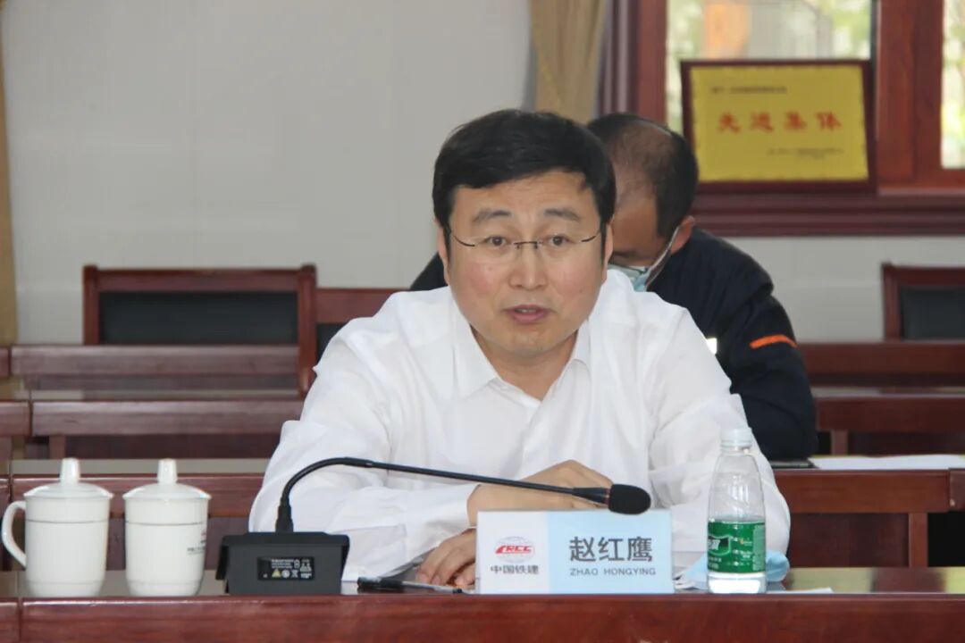 赵红鹰到京安城际铁路项目部慰问一线职工并进行安全督导检查