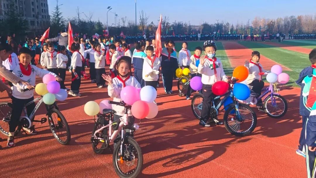 1诸城市东坡学校开展“以田径运动，促体质提升”冬季运动会。通过特色项目竞技，为师生呈现了一场异彩纷呈的强体盛会。.jpg