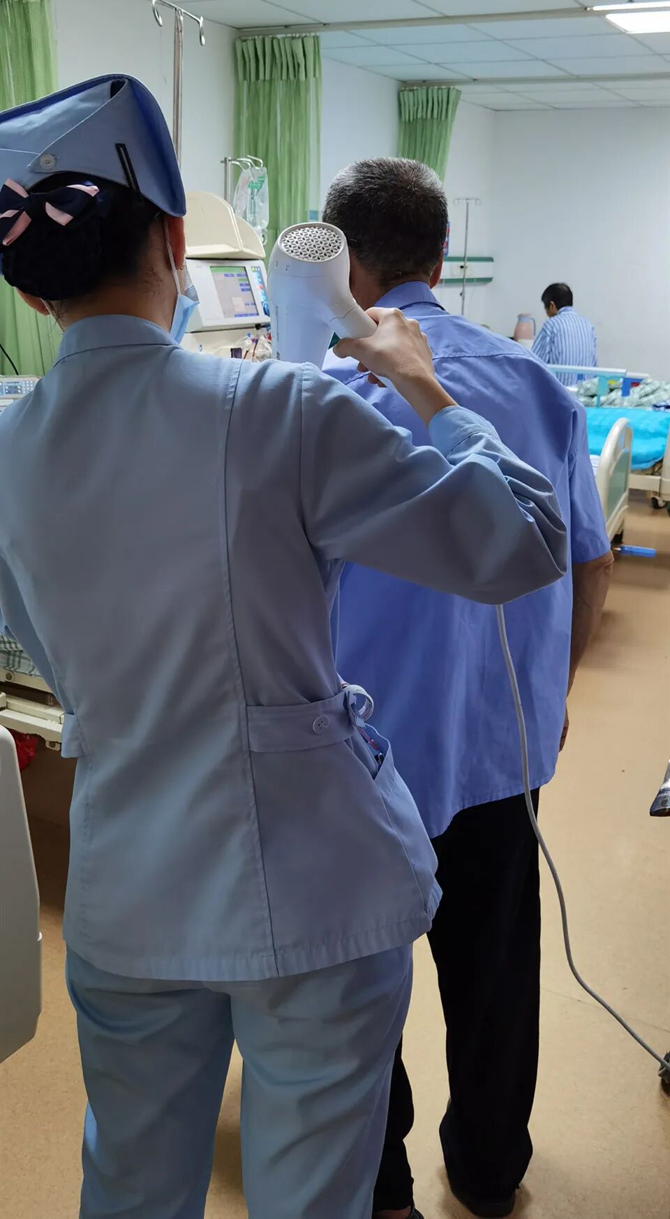 住院21天，爱美的婆婆向护士提出了一个请求……