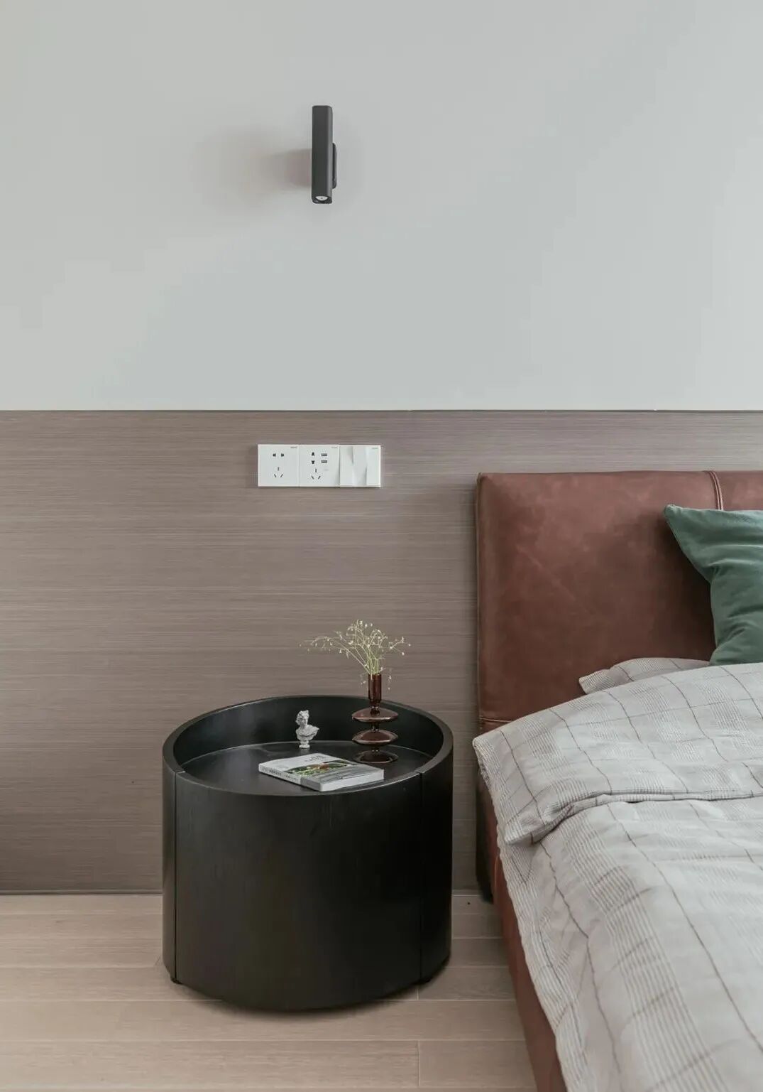 120㎡现代简约质感三室，主卧孟菲斯风超亮眼！