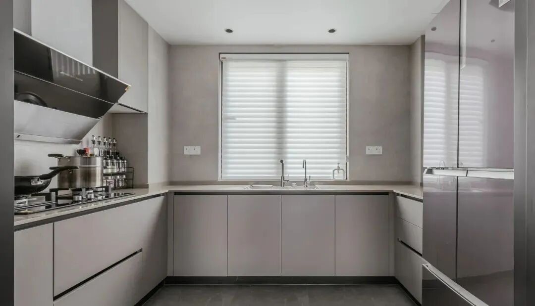 120㎡现代简约质感三室，主卧孟菲斯风超亮眼！