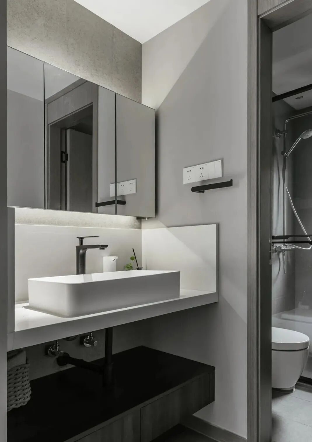 120㎡现代简约质感三室，主卧孟菲斯风超亮眼！