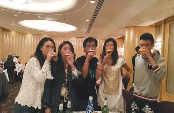 江苏人妻洗澡时被情人全裸抱走，丈夫打游戏浑然不觉（组图） - 4