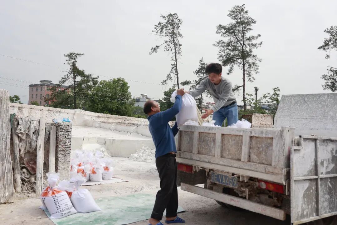 市城管局整改石灰油运输包装方式有效维护城市环境