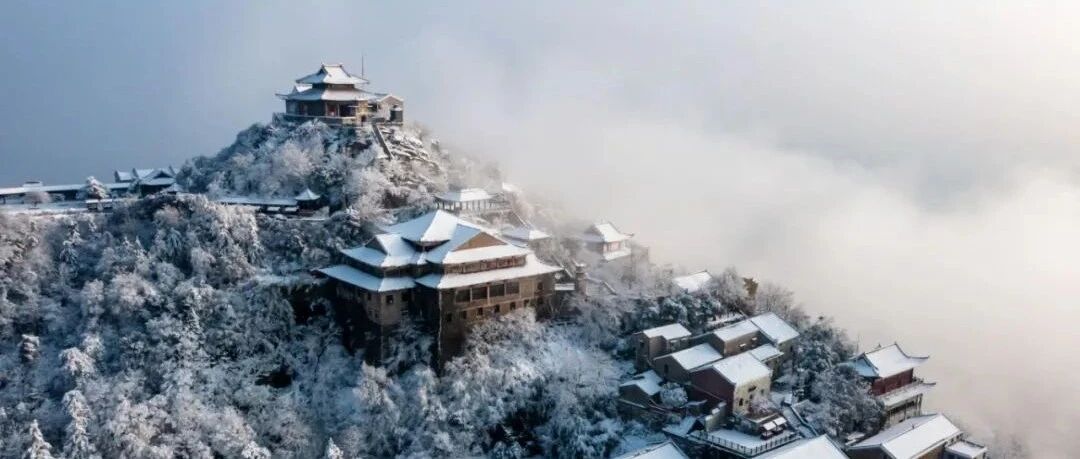 任新年：雪色木兰山！