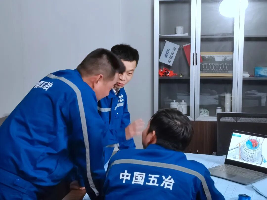 震撼！世界最大球體建筑穹頂提升的圖3