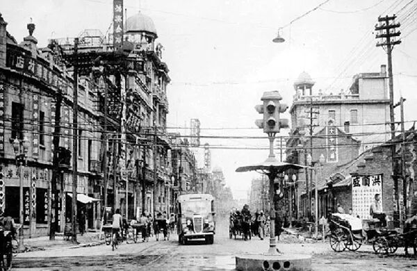 交通信号灯的工作原理_交通信号灯由什么组成_交通信号灯运行原理