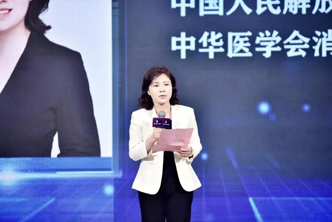 医院消化内科学科主任,中华医学会消化病学分会候任主委唐承薇教授