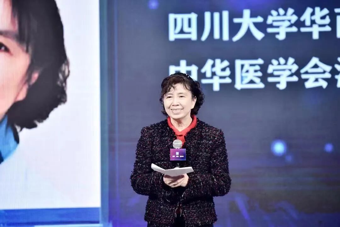 医院消化内科学科主任,中华医学会消化病学分会候任主委唐承薇教授