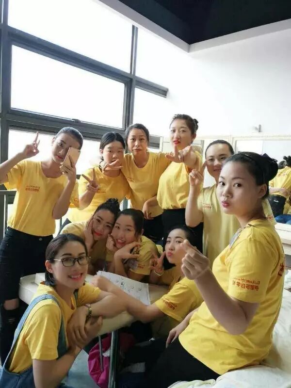 毕业啦！等等，她们有话要说