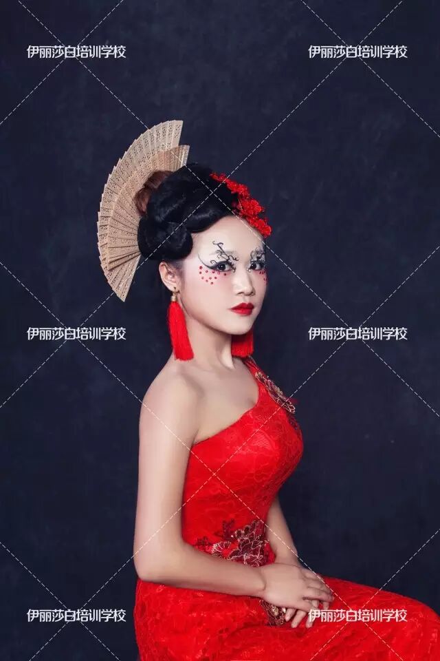 伊丽莎白学生作品——中式新娘妆