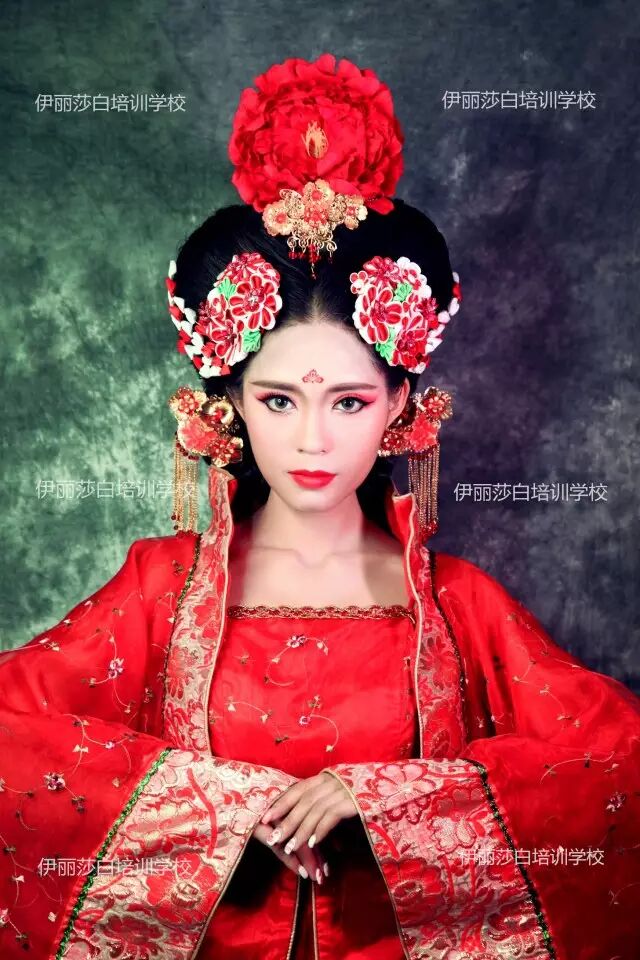 伊丽莎白学生作品——中式新娘妆