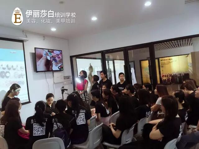 伊丽莎白学生作品——中式新娘妆