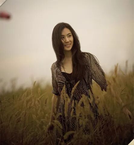 2008年,张丽吟在2008腾讯星光盛典上获得"年度最受欢迎女歌手"奖; 同