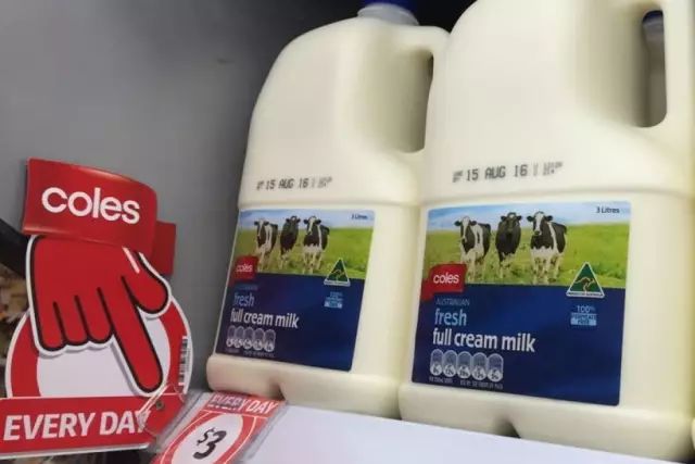 超市巨头杀入鲜奶自主品牌市场，澳洲奶农难以为继
