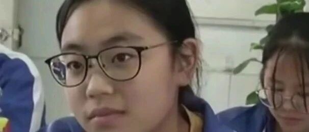 汶川地震中的独臂女孩考了625分，她第一时间拨通了一位扬州老人的电话……| 每日暖闻