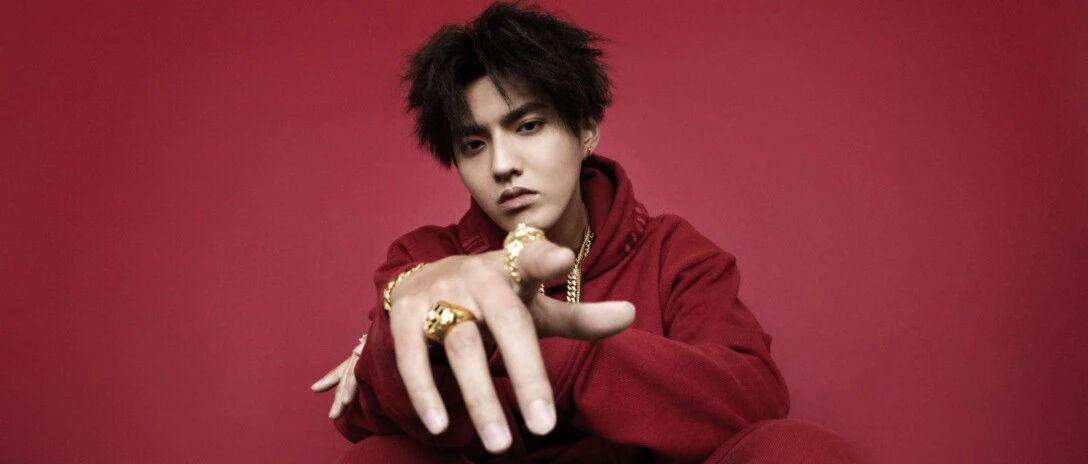 吴亦凡从“顶流”滑向“悬崖”，畸形饭圈难辞其咎 | 每日快评