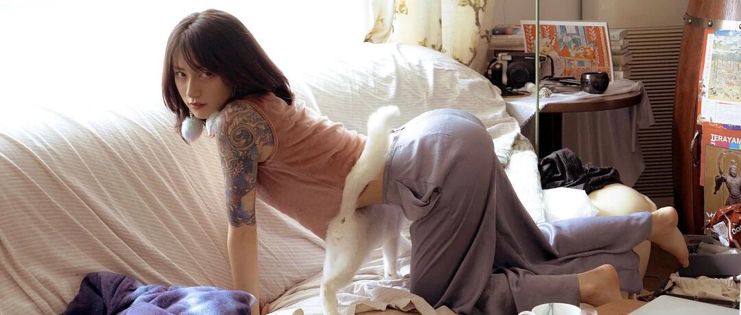 李诞讨厌的这种穆勒鞋，他老婆黑尾酱不也照常穿。。。