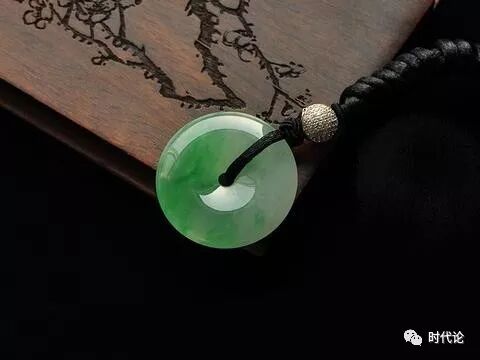翡翠平安扣很常见，但不知道这些常识你算是白戴了！