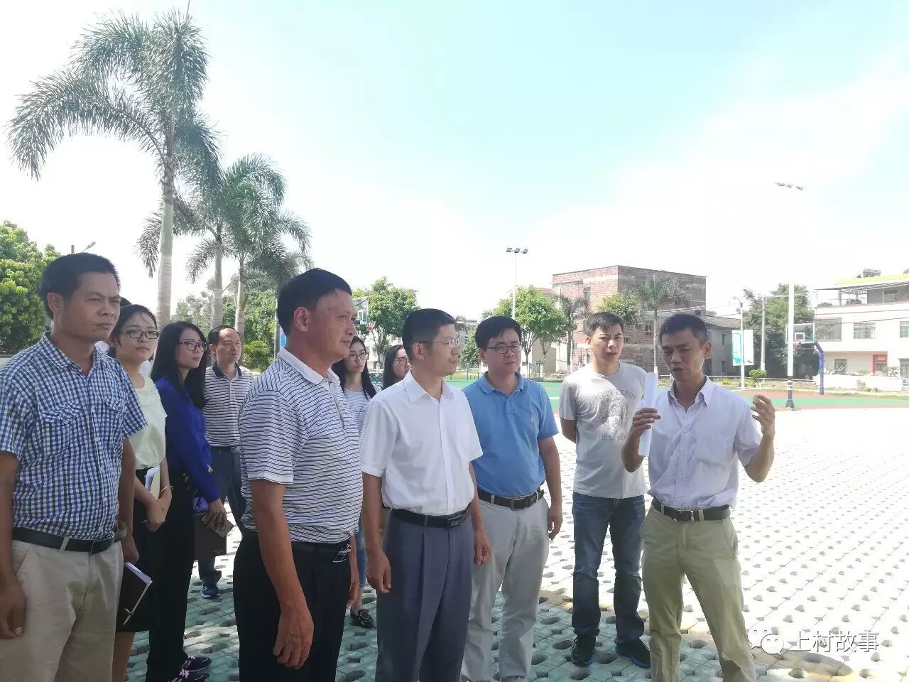 大鹏新区发展和财政局赴上村村开展入户慰问工作