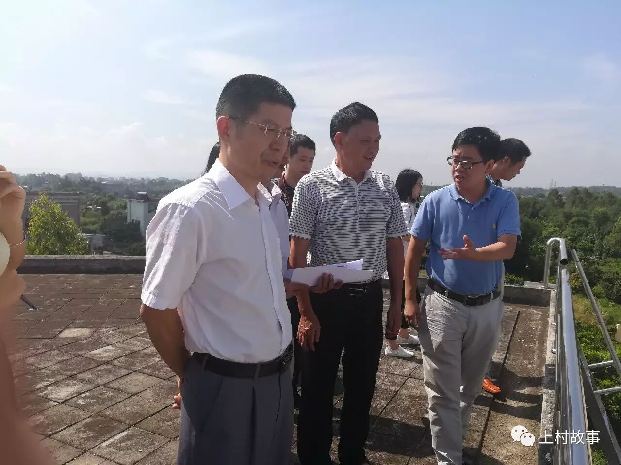 大鹏新区发展和财政局赴上村村开展入户慰问工作