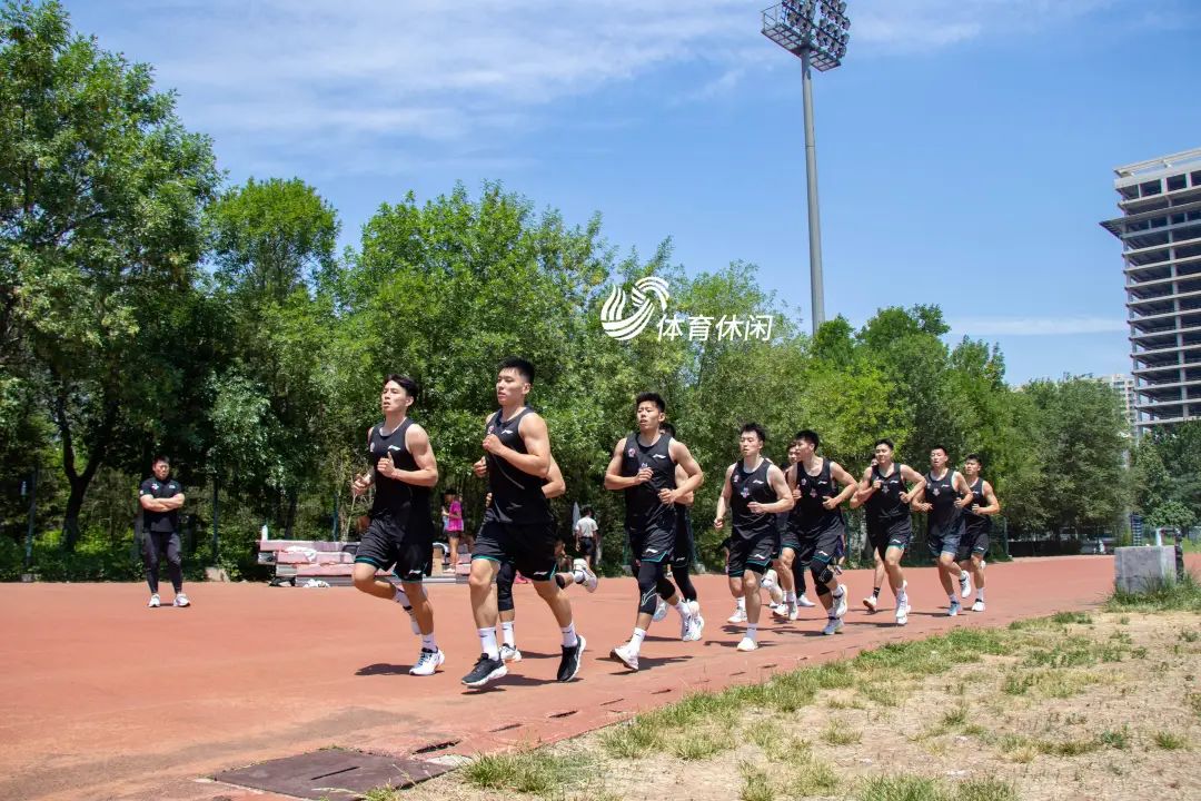 山东高速男篮夏训进行时 李敬宇带队“查漏补缺”