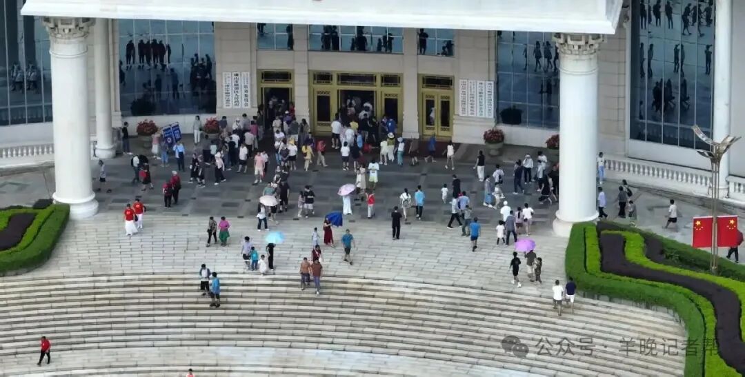 2025年国庆，顺德区政府机关大院向游客敞开大门 资料图