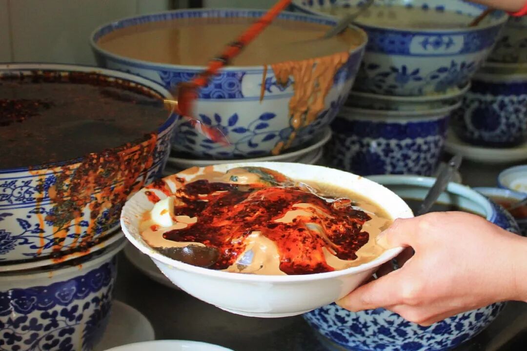 回民街的黑暗料理NO.1 卤汁凉粉在西安是怎样的存在