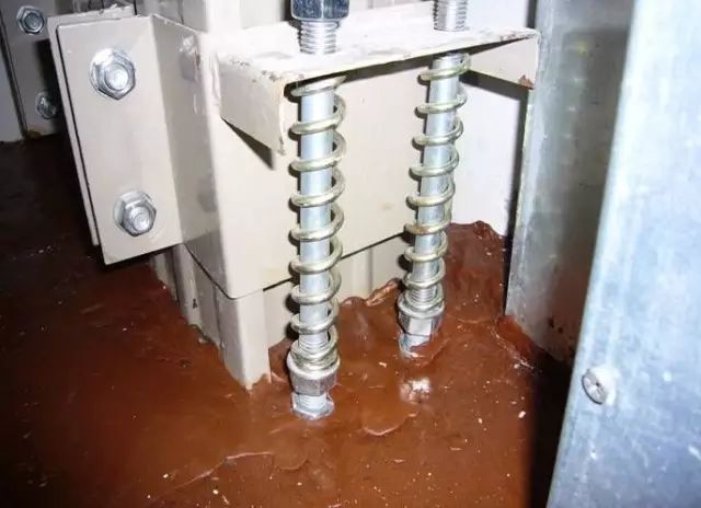 弱电桥架、强电桥架、母线槽、桥架安装详解！的图11