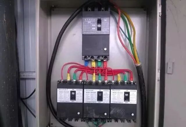 三相五线供电，总闸带漏保，老是跳闸，怎么查找漏电点？的图1